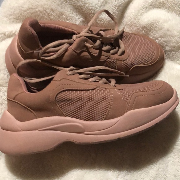 Shoes - Picture 2 of 4